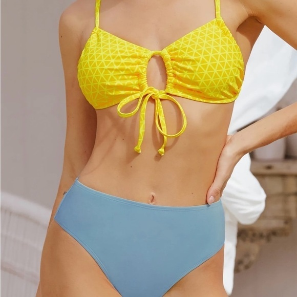 CUPSHE Geo Print Tie Front Bikini Top, removable cups, Sz. L, ties in back - Picture 4 of 11